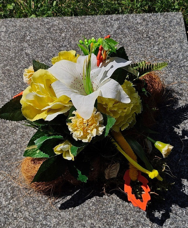 Grabschmuck Gesteck Moos Reisig Kissen künstliche Blumen RoseGelb Natur Friedhof