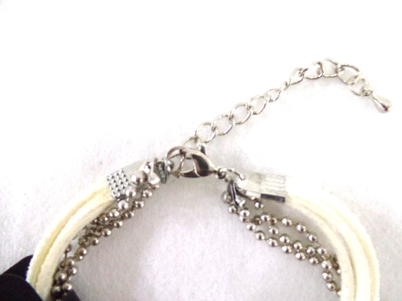 Armband Bijoux 7 reihig Weiß / Silber Perlen Stoff Modeschmuck Karabinerverschl