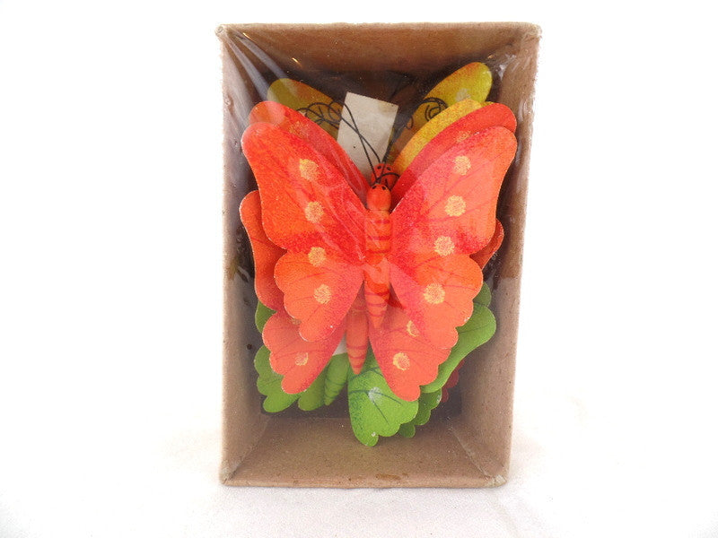 12 Metallschmetterlinge Box 4 Farben Gelb Orange Rot Lindgrün 9 x 6 cm Deko