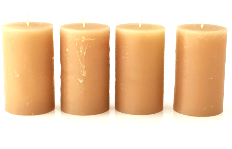 Kerzen 4 Stück Stumpenkerzen durchgefärbt Caramel mit Kerzenteller