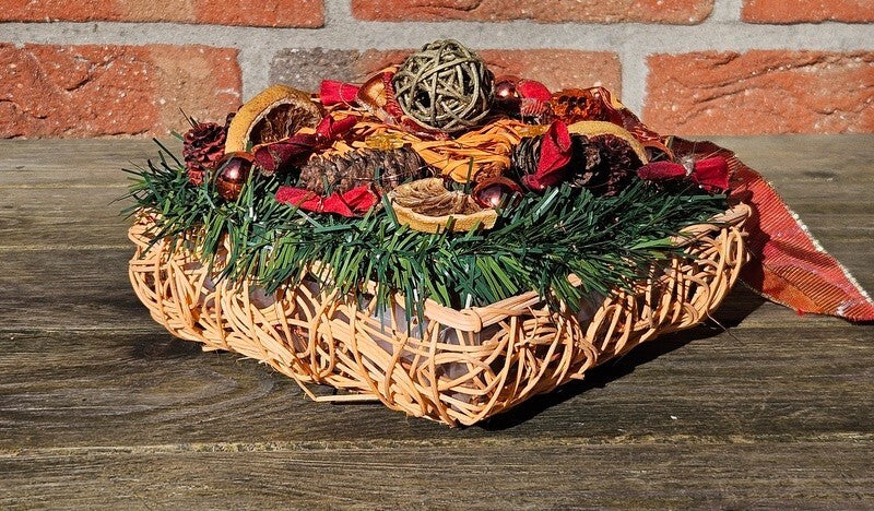 Casa-Poador Weihnachtsgesteck künstliche Accessoires Sterne Zapfen Tanne Kugeln