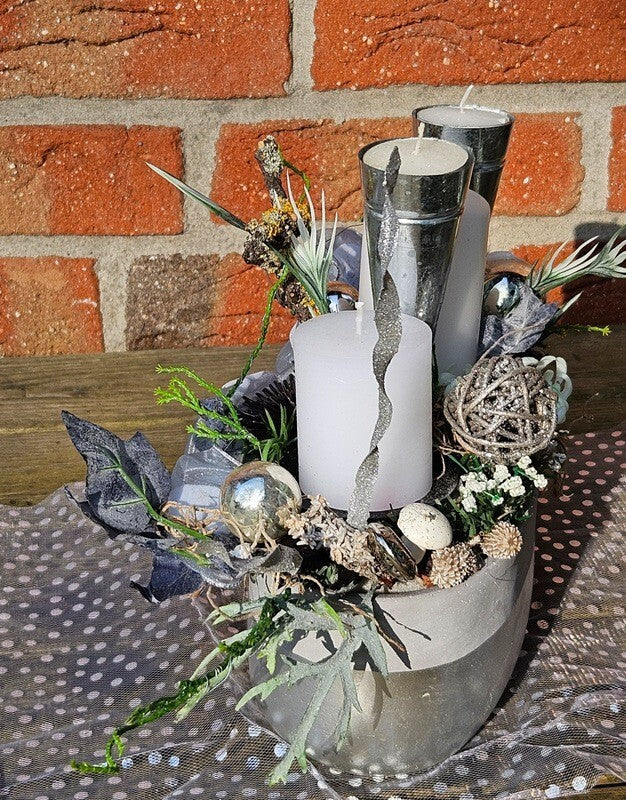 Casa-Poador Weihnachtsgesteck künstliche Tanne Silber Grau Teelichter Kerze Deko