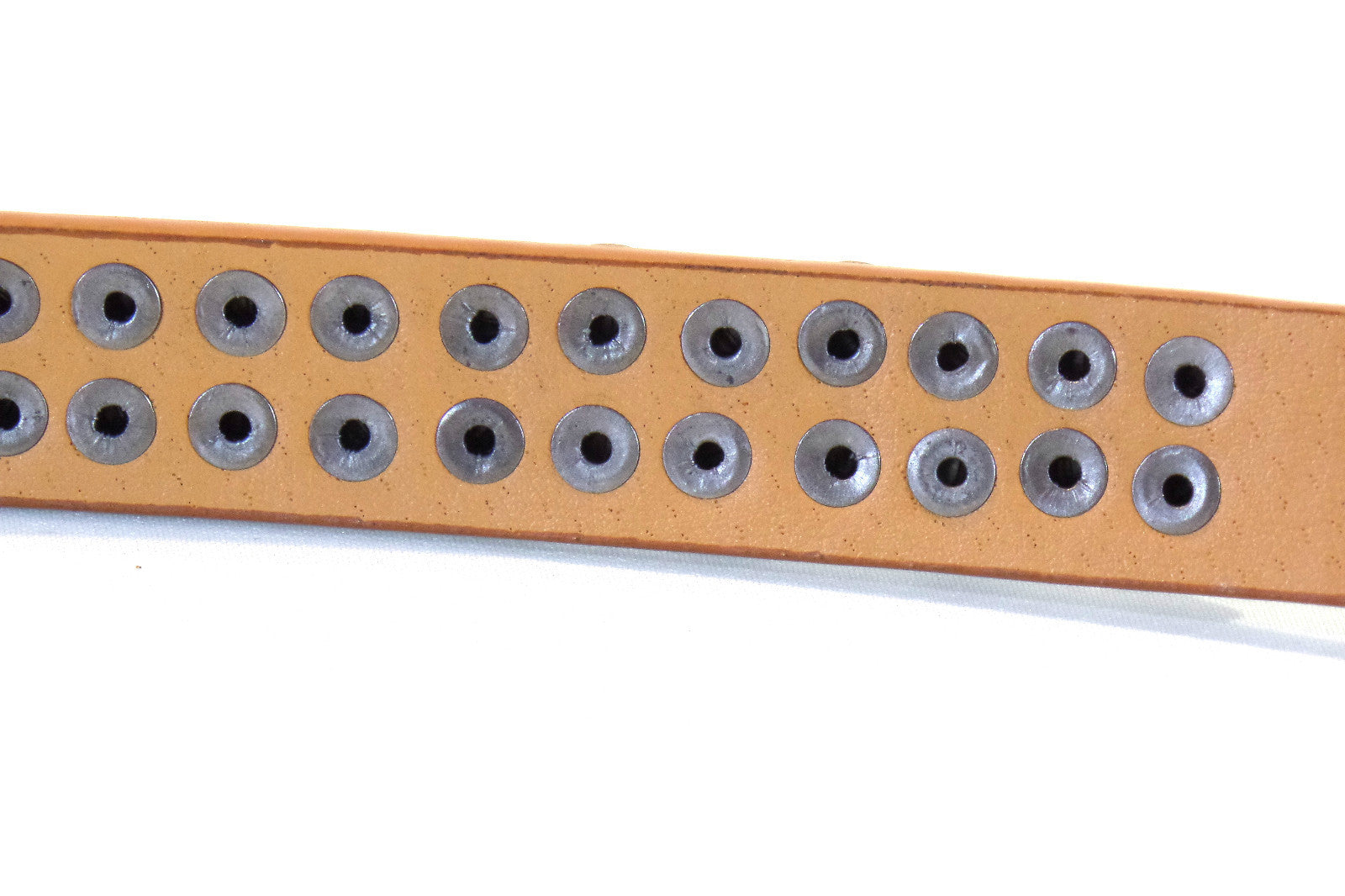 Gürtel Hellbraun 2 cm Breit 90 cm Lang Dornschließe Nieten Neu mit Etikett