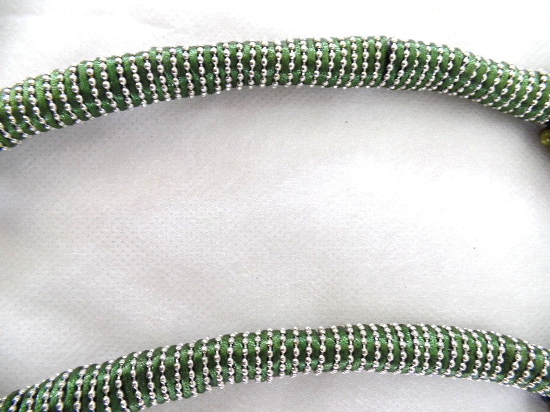 Halskette Collier 16 cm D. Band Grün Knoten silber / grün / olivefarbene Perlen