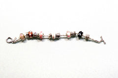 Armband mit Leder in Weiß, Rosa, Silberfarbene Perlen, Knebelverschluss Top