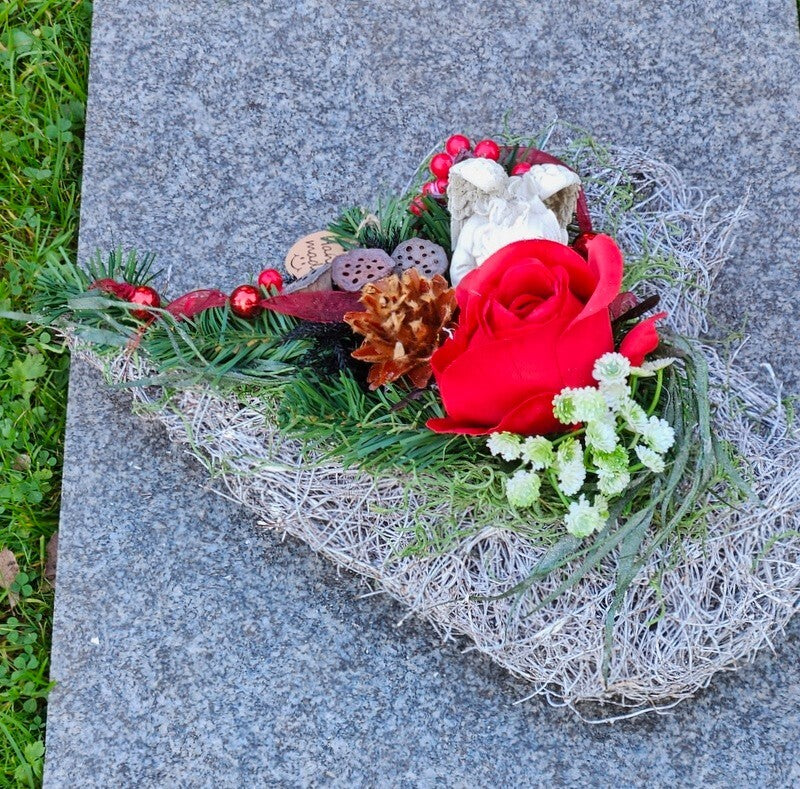Grabschmuck Herz Reisigesteck Weiß Rot  Kunstblumen Natur