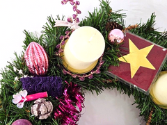 Adventskranz Rosa Lila Bourdaux künstliche Kiefer 35 cm Glitzerband Sterne 9065