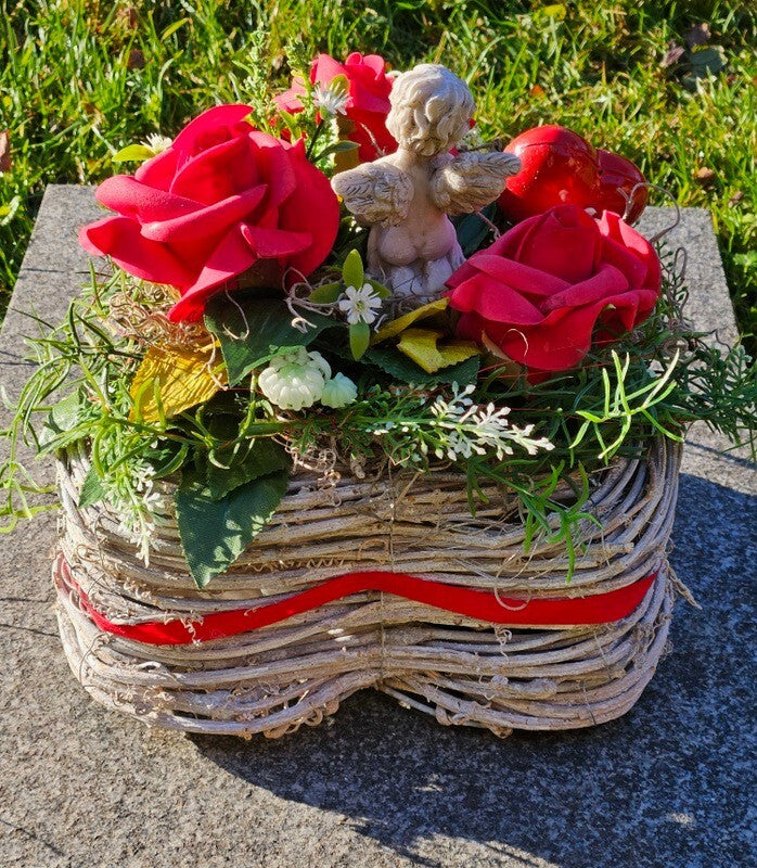 Grabschmuck Herz Reisigesteck Weiß Rot Foumrosen Herz Engel Kunstblumen Friedhof