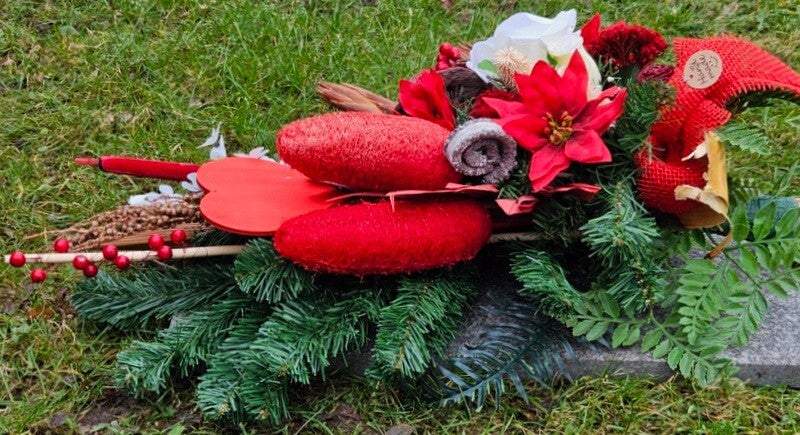 Casa-Poador Grabgesteck Strauß Rot Natur Naturmaterial Exoten Rose Herz Friedhof