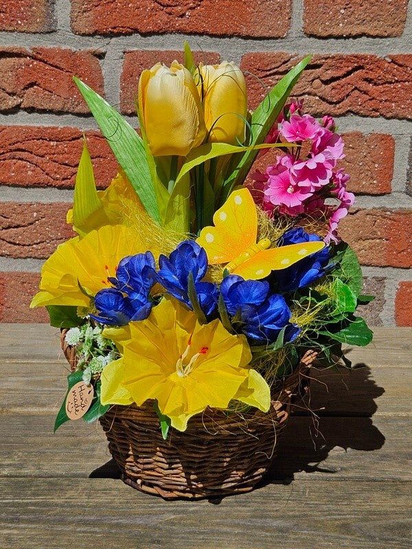 Casa-Poador Gesteck im Korb Primel Osterglocken Krokus Kunstblumen Frühling Deko