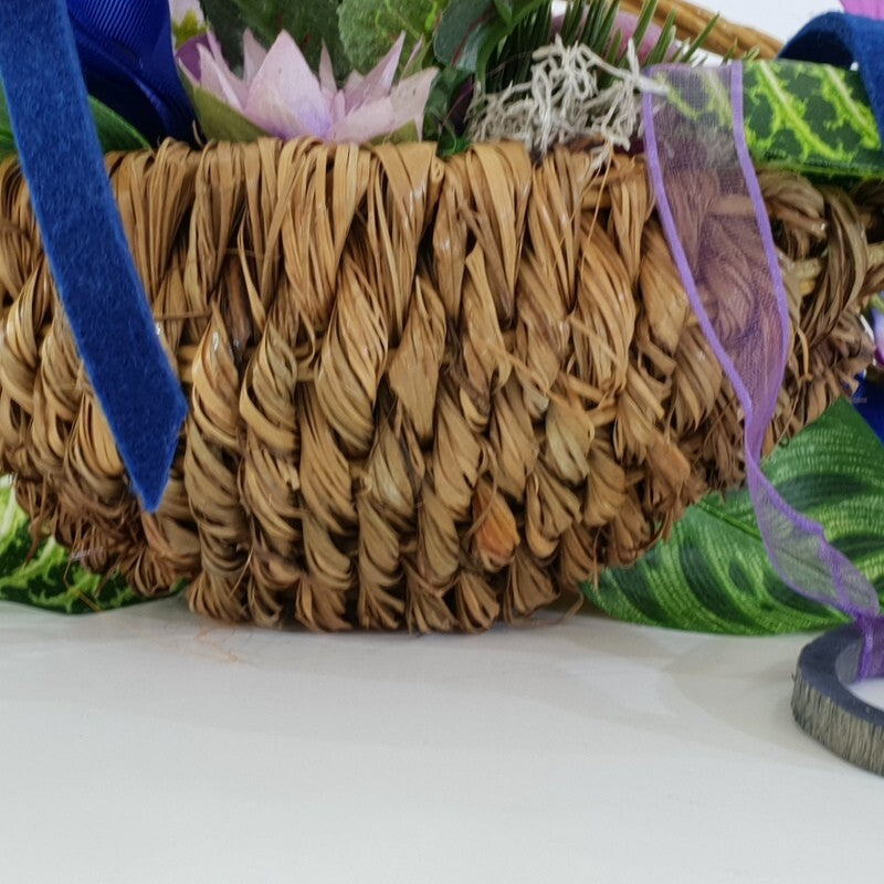 Hängekorb Gesteck Seide Lila Blau Kunstblumen Blauregen Rosen Fenster Dekoration