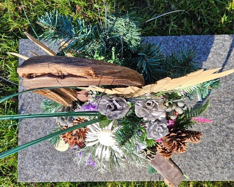 Casa-Poador Grabschmuck Grabgesteck Blau Weiß Wachsrose Kunstblumen Friedhof