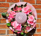 CASA - POADOR SOMMERHUT mit künstlichen Rosa Rosen Efeugirlande Fruchtstände 45 cm Deko