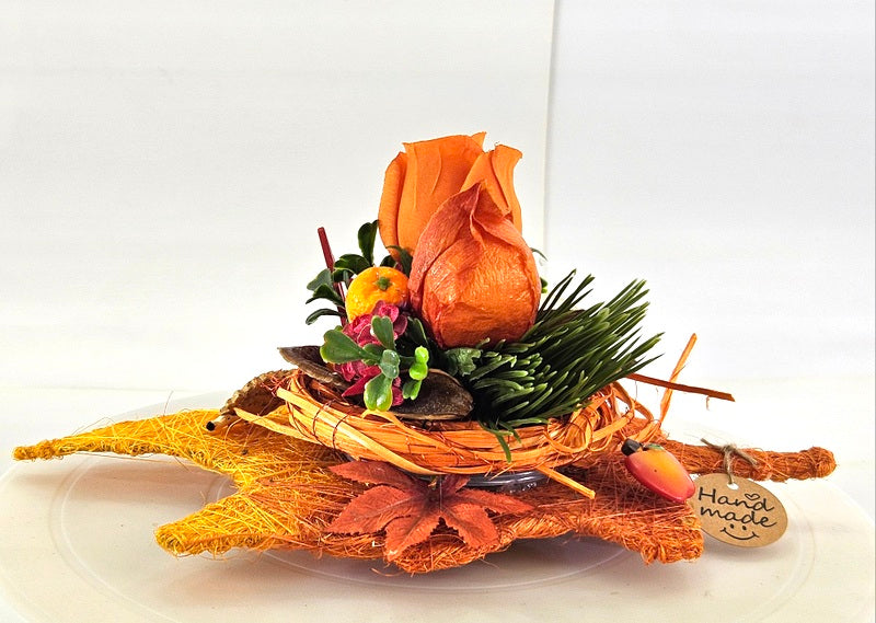 Casa-Poador Gesteck Sisalblatt Ahornblatt Physalis Rose Orange Rot Igel Apfel Pilz Holzblätter Herbst