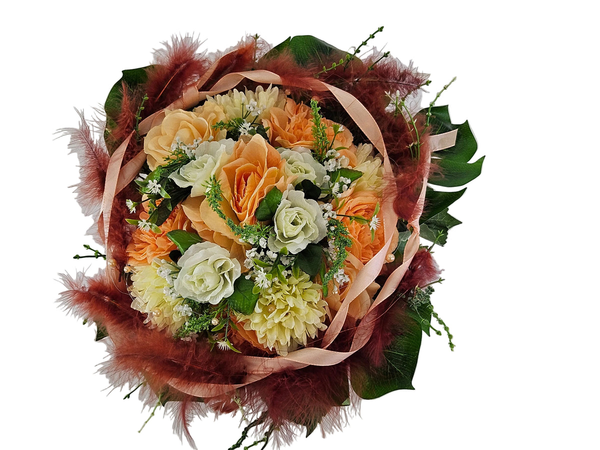 FRÜHLINGSSTRAUß LACHS Rosen weiße Chrysanthemen Perlen Band Federn